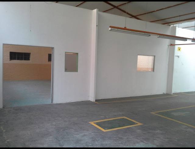 1,156M² FACTORY TO LET IN LANSDOWNE